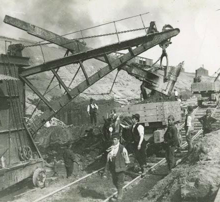 Manchester-canal-building