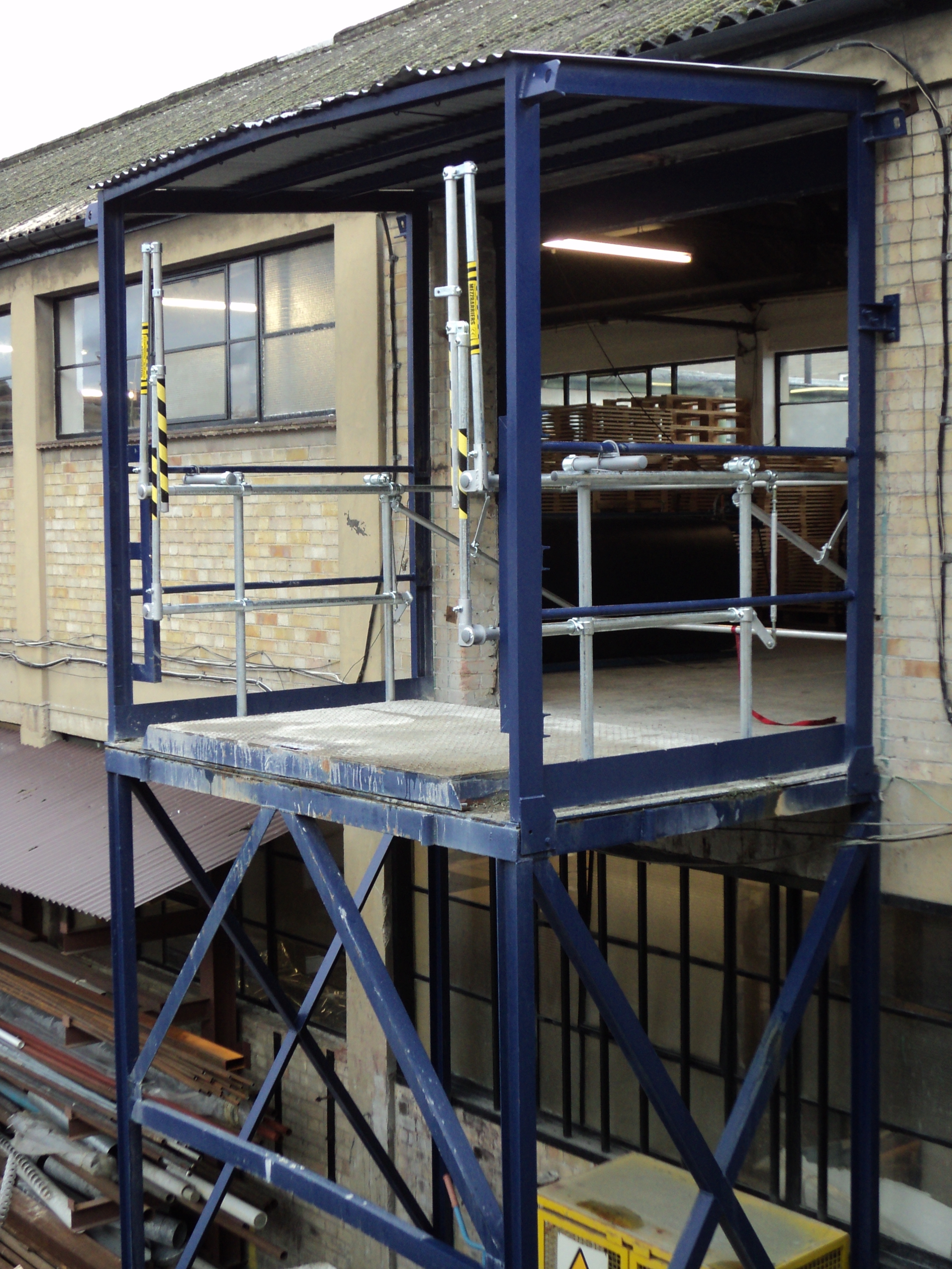 Pallet Loading onto Upper Level External Loading Platform