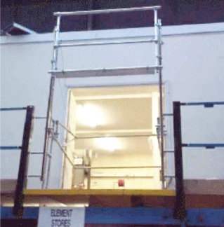 Walkway pallet gate Walkway pallet gate