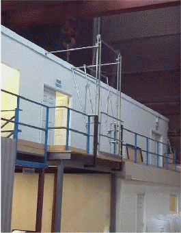 Narrow walkway safety pallet gate Narrow walkway safety pallet gate